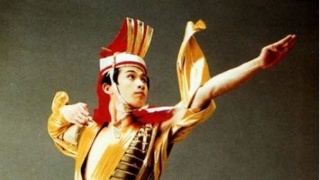 《中国音乐公告牌》张艺兴饭圈用语告白粉丝“DZLD” 舞台上被砸懵露宠溺微笑_beat365在线官网登录(图3) 《中国音乐公告牌》张艺兴饭圈用语告白粉丝“DZLD” 舞台上被砸懵露宠溺微笑_beat365在线官网登录(图3)