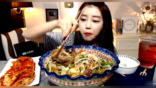 beat365在线官网登录：暖心！逃跑计划圣诞趴上海开唱，上千歌迷赴约只为共同的约定(图4)