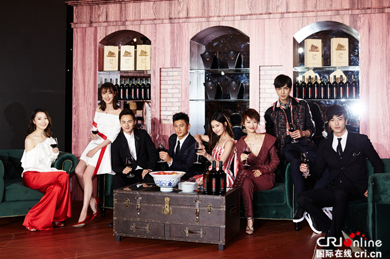 战争的残酷与苍凉 张靓颖用一把人声、一曲《Battle Field》就唱尽-beat365(图1)