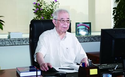 王芯芯《一个人睡》MV上线 内心戏女神深度对话自我|beat365在线登录官网(图1)